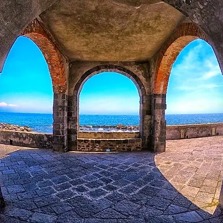 Alojamento de Acomodação e Pequeno-almoço La Baronessa 4*